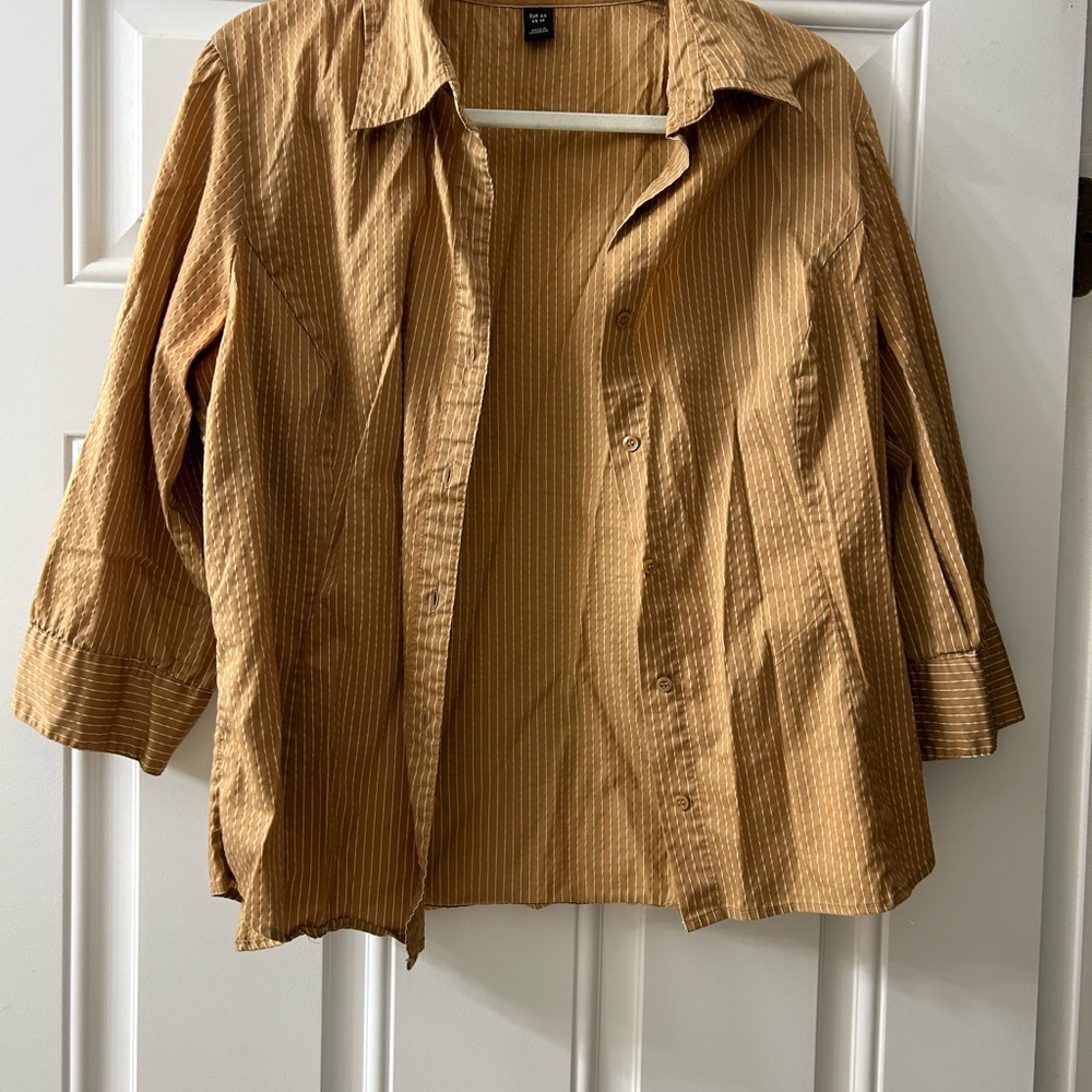 H&M Tan Striped 3/4 sleeve button-up dress shirt